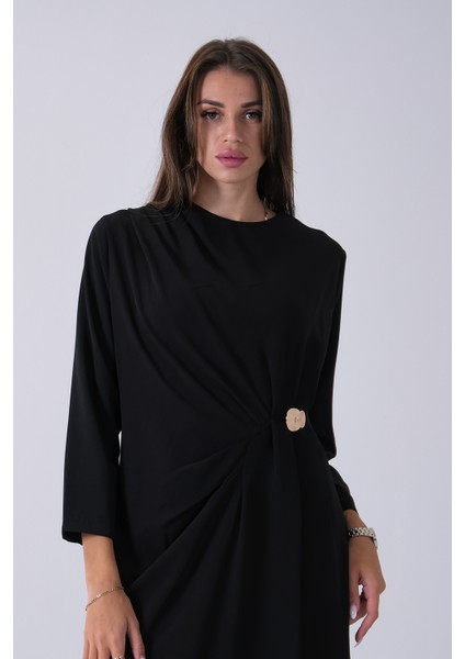 Siyah Omuz ve Beli Pileli Toka Detaylı Elbise 3975478.01