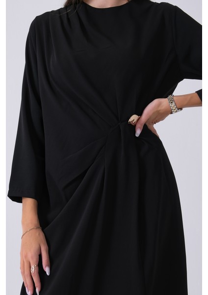 Siyah Omuz ve Beli Pileli Toka Detaylı Elbise 3975478.01