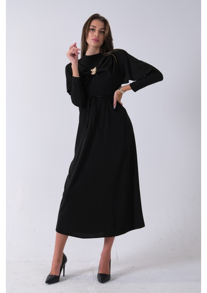 Siyah Bisiklet Yaka Kendinden Şal Detaylı Broşlu Bel Bağlamalı Elbise 4571580.01 modelleri