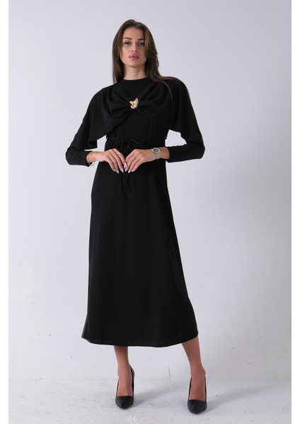 Siyah Bisiklet Yaka Kendinden Şal Detaylı Broşlu Bel Bağlamalı Elbise 4571580.01 fırsatları