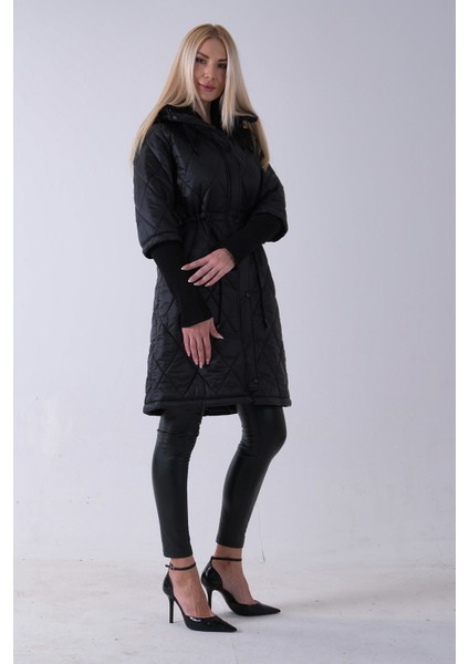 Siyah Bileği Lastikli Kapüşonlu Baklava Desenli Şişme Mont 44520207.01 fırsatları