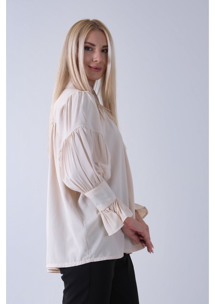 Taş Göğüs ve Manşeti Büzgü Detaylı Bluz 3972060.50 fırsatları