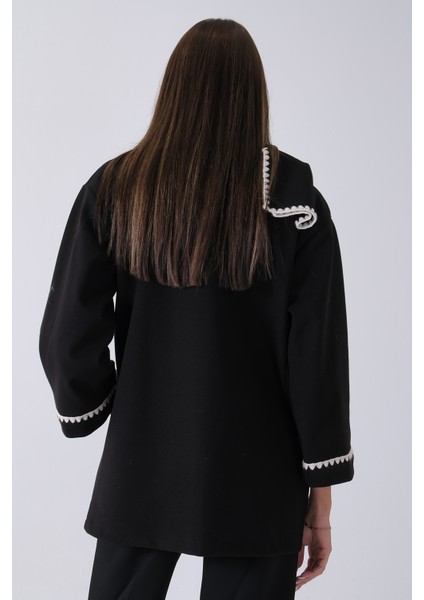 Siyah Önü Düğmeli Atkılı Süs Dikiş Detaylı Cepli Kısa Kaban 31050712.01 indirimleri