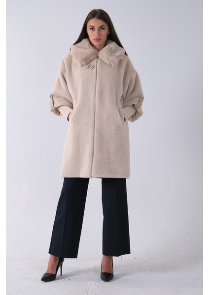 Taş Yandan Cepli Broş Detaylı Yaka Kürklü Peluş Kaban 44510847.50
