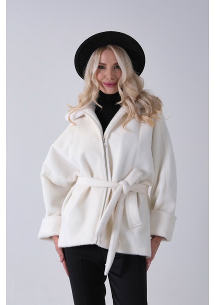 Ekru Yakası Kürk Detaylı Kemerli Fermuar Kapamalı Kaşe Ceket 5307098.147 indirimleri