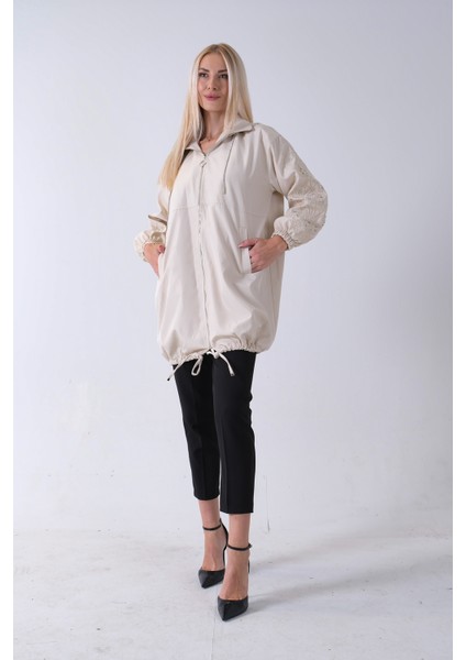 Taş 2 Cepli Kolları Dantel Taş Işlemeli Trenç 940140168.50