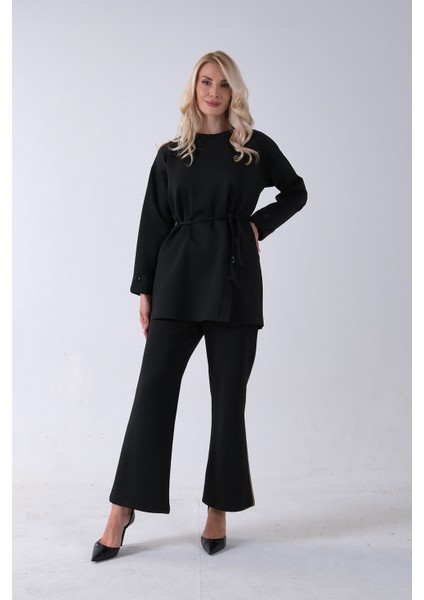 Siyah Bisiklet Yaka Önü Düğme Kapama Görünümlü Pantolonlu Scuba Takım 4592265.01 fiyatları