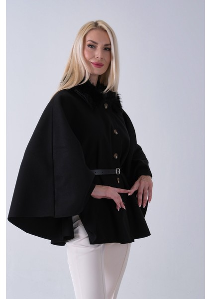 Siyah Önü Düğme Kapamalı Kemerli Yakası Kürklü Panço 47122714.01