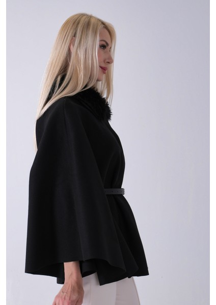 Siyah Önü Düğme Kapamalı Kemerli Yakası Kürklü Panço 47122714.01