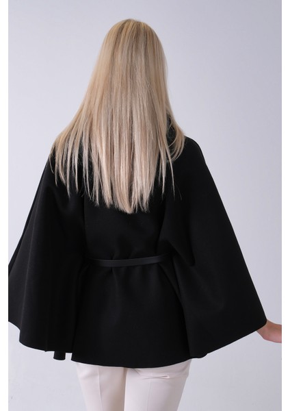 Siyah Önü Düğme Kapamalı Kemerli Yakası Kürklü Panço 47122714.01