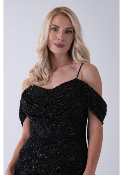 Siyah Düşük Omuz Yırtmaç Detaylı Pul Payet Abiye 9705646.01