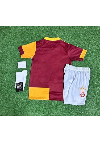 .g'.â.l.a.t.â.s.a.r.â.y 2025/26 Yeni Sezon 5 Yıldızlı Isimsiz Iç Saha Çubuklu Çocuk Forması