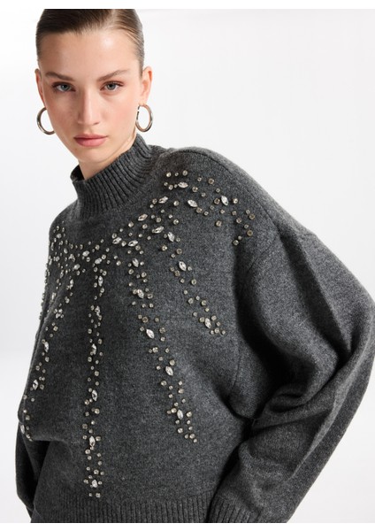 Yarım Balıkçı Yaka Loose Fit Taşlı Antrasit Kazak Kadın F5WL-KZK0307 fiyatları