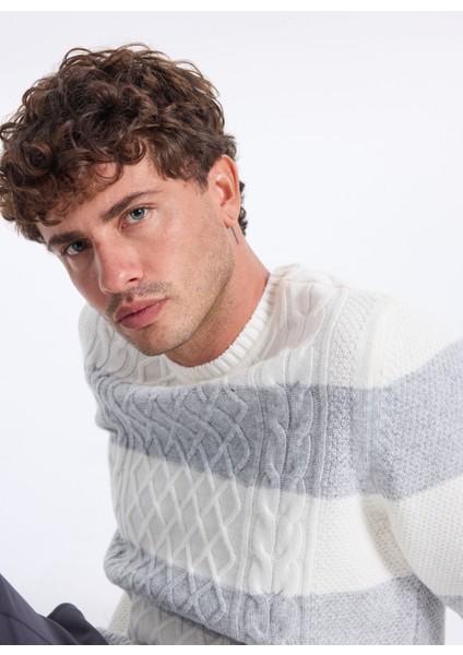 D5WM-KZK3767 Ekru-Gri Bisiklet Yaka Relaxed Örgü Desenli Erkek Kazak modelleri