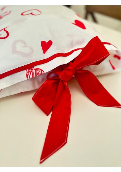 Tasarım Kırmızı Aşk Temalı Romantik Çift Kişilik Kurdelalı Yastık ve Çarşaf Takımı (50*70)(160*200) fiyatları