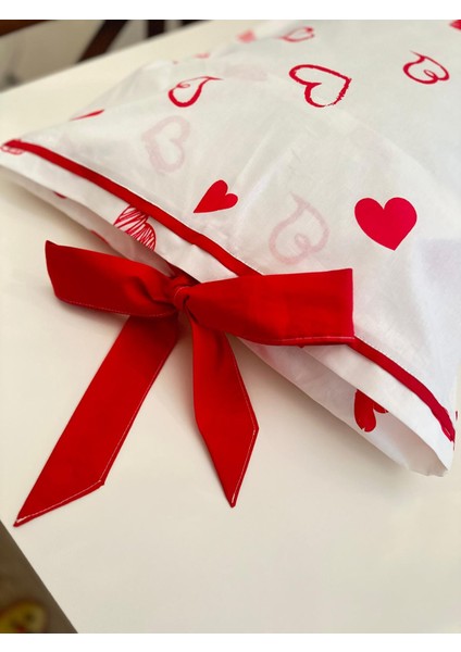 Tasarım Kırmızı Aşk Temalı Romantik Çift Kişilik Kurdelalı Yastık ve Çarşaf Takımı (50*70)(160*200) modelleri