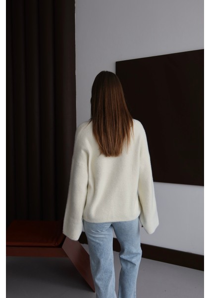 Krem Sakallı Sıkı Dokuma Oversize Kazak fırsatları