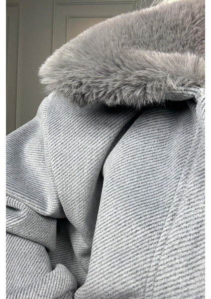 Kürklü Yaka Fermuarlı Kadın Gri Spor Mont modelleri