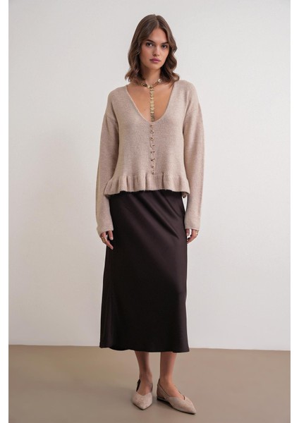 6954 Kadın Fırfır Detaylı V Yaka Triko Kazak Bej fiyatları