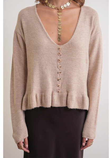 6954 Kadın Fırfır Detaylı V Yaka Triko Kazak Bej indirimleri