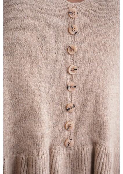 6954 Kadın Fırfır Detaylı V Yaka Triko Kazak Bej