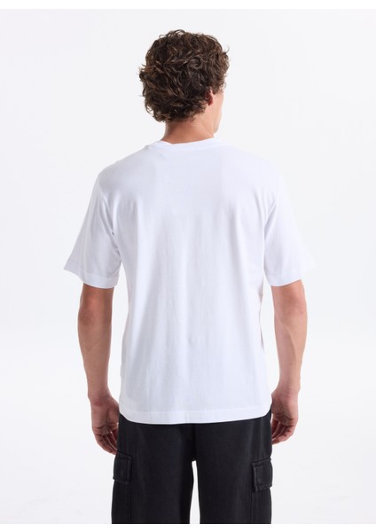 Bisiklet Yaka Beyaz Erkek T-Shirt 12282875_JCOSTANCE Mınımal Text Tee indirimleri