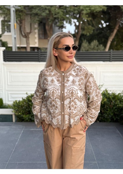 Nakış Detaylı Özel Kesim Bisiklet Yaka Ithal Kahverengi Gömlek