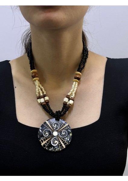 Sedef Taş Işleme Boncuklu Tasarım Kadın Kolye 21 cm