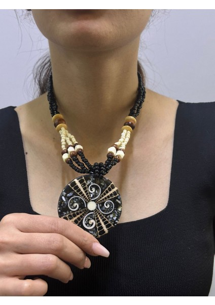 Sedef Taş Işleme Boncuklu Tasarım Kadın Kolye 21 cm fiyatları