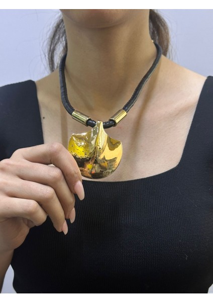 Altın Sarısı Deri Kayışlı Kadın Kolye 20 cm fiyatları