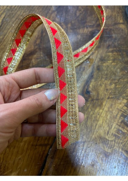 65X2 cm Altın Sarı Kızmızı Desenli Tasarım Şerit Dikiş Aksesuarı