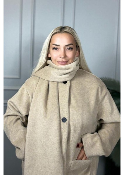 Yumuşak Dokulu Yakası Çıkarılabilen Kendinden Atkılı Krem Kadın Mont