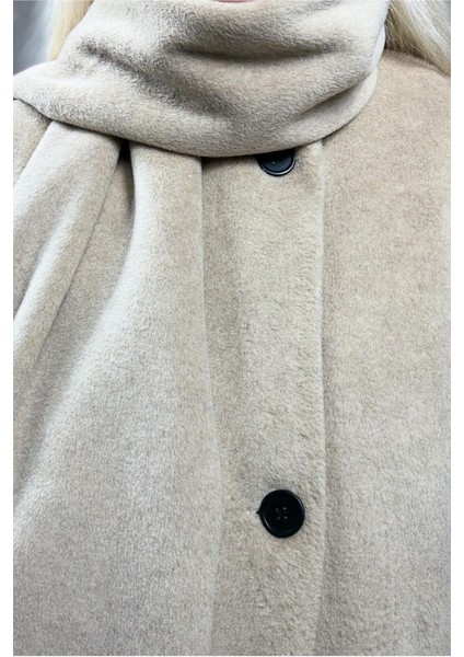 Yumuşak Dokulu Yakası Çıkarılabilen Kendinden Atkılı Krem Kadın Mont fırsatları