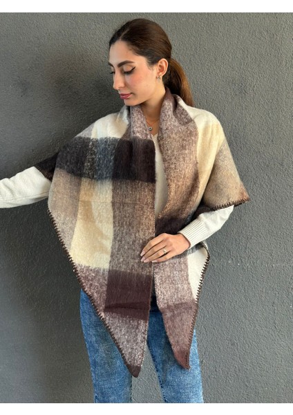 Yumuşak Ekose Üçgen Tığ Oyalı Kadın Şal 200X85 cm