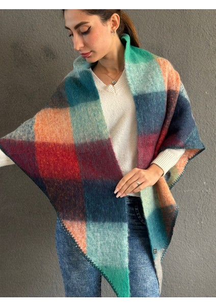 Yumuşak Ekose Üçgen Tığ Oyalı Kadın Şal 200X85 cm