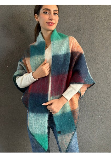 Yumuşak Ekose Üçgen Tığ Oyalı Kadın Şal 200X85 cm fırsatları