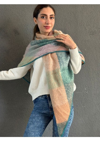 Yumuşak Ekose Üçgen Tığ Oyalı Kadın Şal 200X85 cm fiyatları