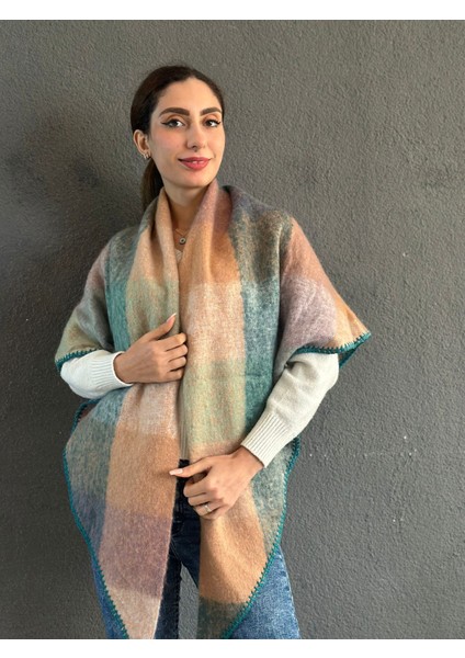 Yumuşak Ekose Üçgen Tığ Oyalı Kadın Şal 200X85 cm fırsatları