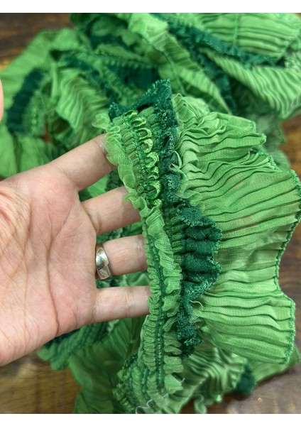 Lastikli Fırfırlı Yeşil Şerit Dikiş Aksesuarı En 9 cm 1 Metre