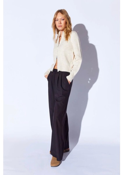 Yumuşak Soft Dokulu Fermuarlı Kadın Triko Hırka - Taş