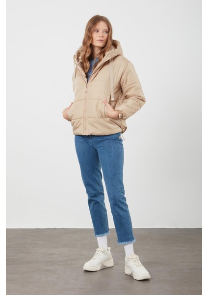 Kadın Bej Kapüşonlu Anorak Yanları Stoplu Mont modelleri