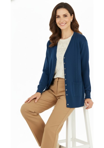 Kadın Kışlık Örgü Desenli Düğmeli Çift Cepli Uzun Kollu Normal Kesim Likralı Kardelen Dokuma Anne Hırka