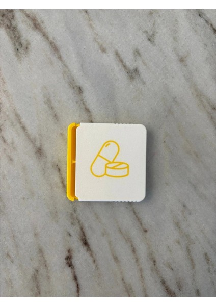 🟡 Sarı Çanta Boy Hap Kutusu – 4 Bölmeli Hap Kutusu