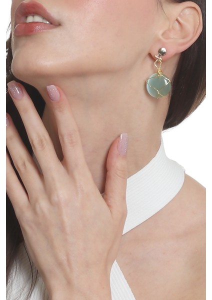 Kadın Çivili Model Altın Renk Tel Sarma Tasarım Kedigözü Küpe