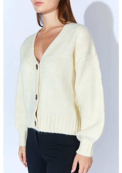 V Yaka Triko Basic Kadın Hırka (Krem) fırsatları