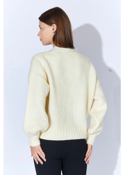 V Yaka Triko Basic Kadın Hırka (Krem) indirimleri