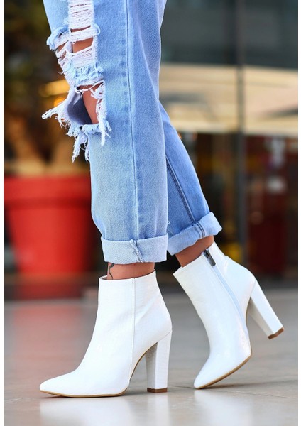 Loora Beyaz Rugan Desenli Topuklu Bot fiyatları