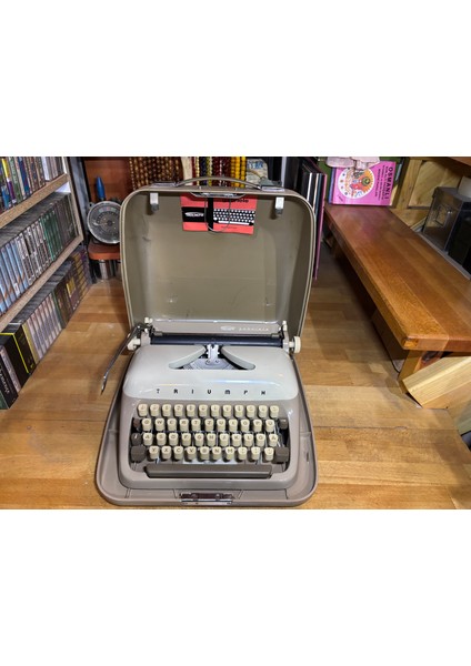1960 Lar Alman Triumph Gabriele Çantalı Daktilo Sorunsuzçalışır Durumda