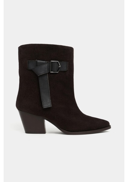 Bloom Bitter Kahve Süet Hakiki Deri Sivri Burun Kalın Topuklu Kemer Detay Kadın Bot