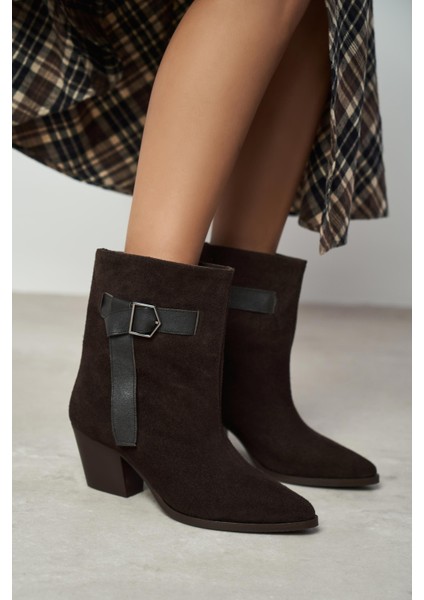 Bloom Bitter Kahve Süet Hakiki Deri Sivri Burun Kalın Topuklu Kemer Detay Kadın Bot fiyatları